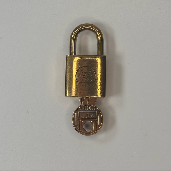 Louis Vuitton Vintage Lock and Key #201 - Picture 4 of 10